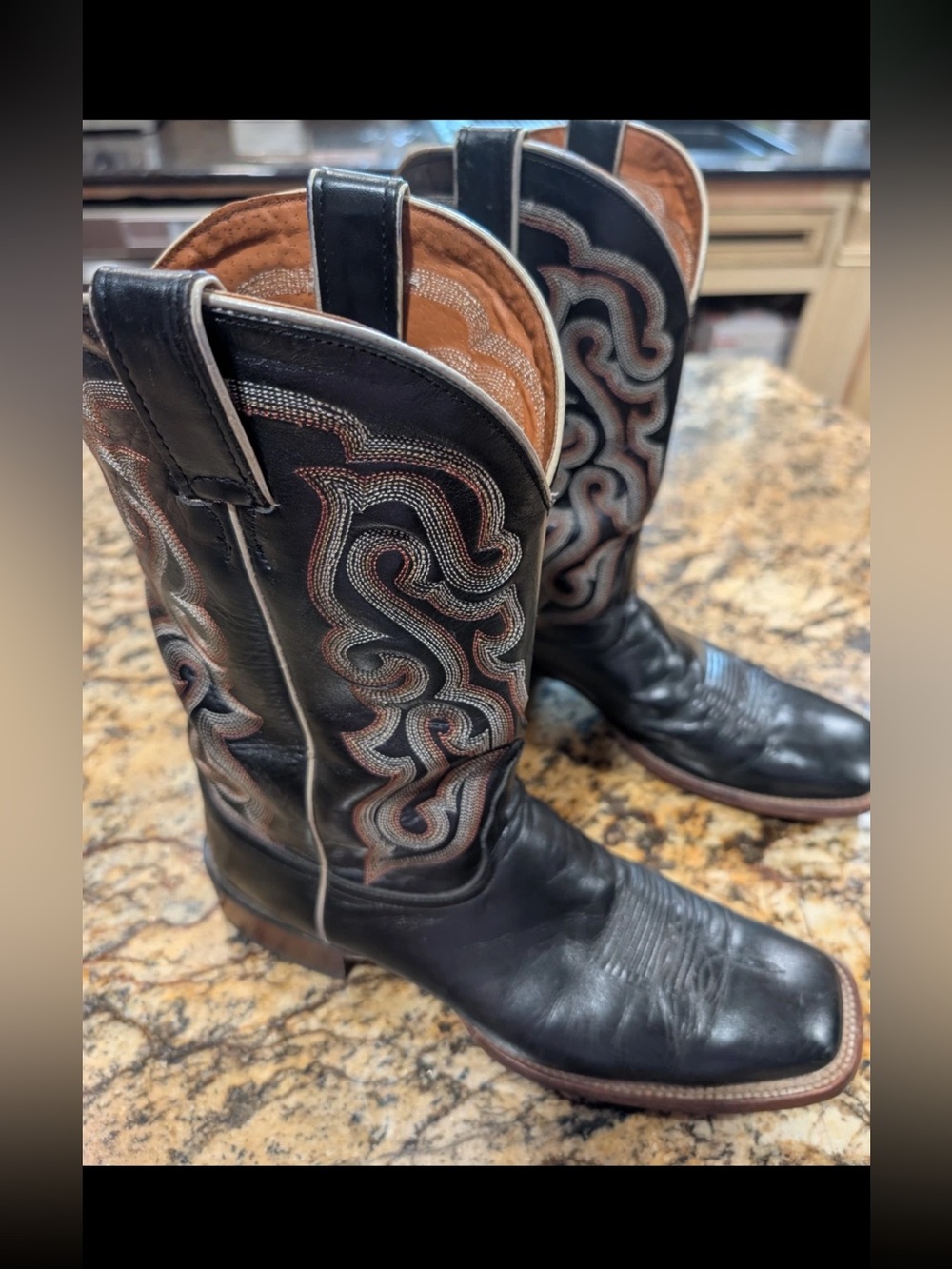 Men's Black Western Cowboy Boots with Contrasting Stitch Detail
